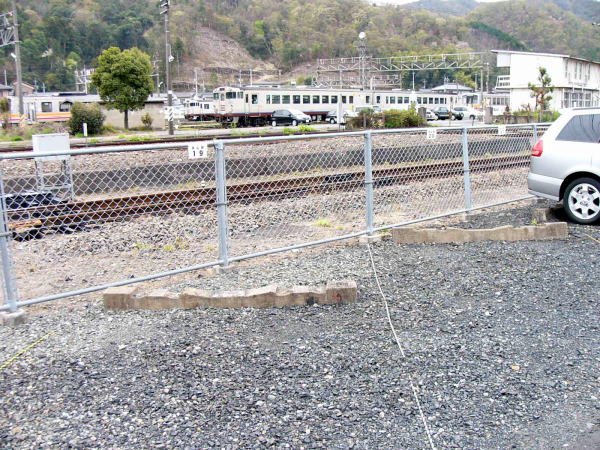 機関区近くの駐車場から。